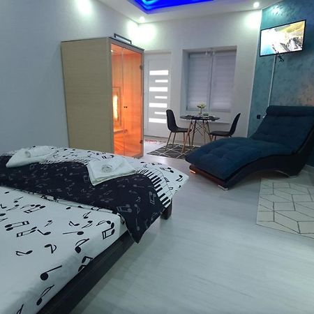 Apartman Melody Парачин Екстериор снимка