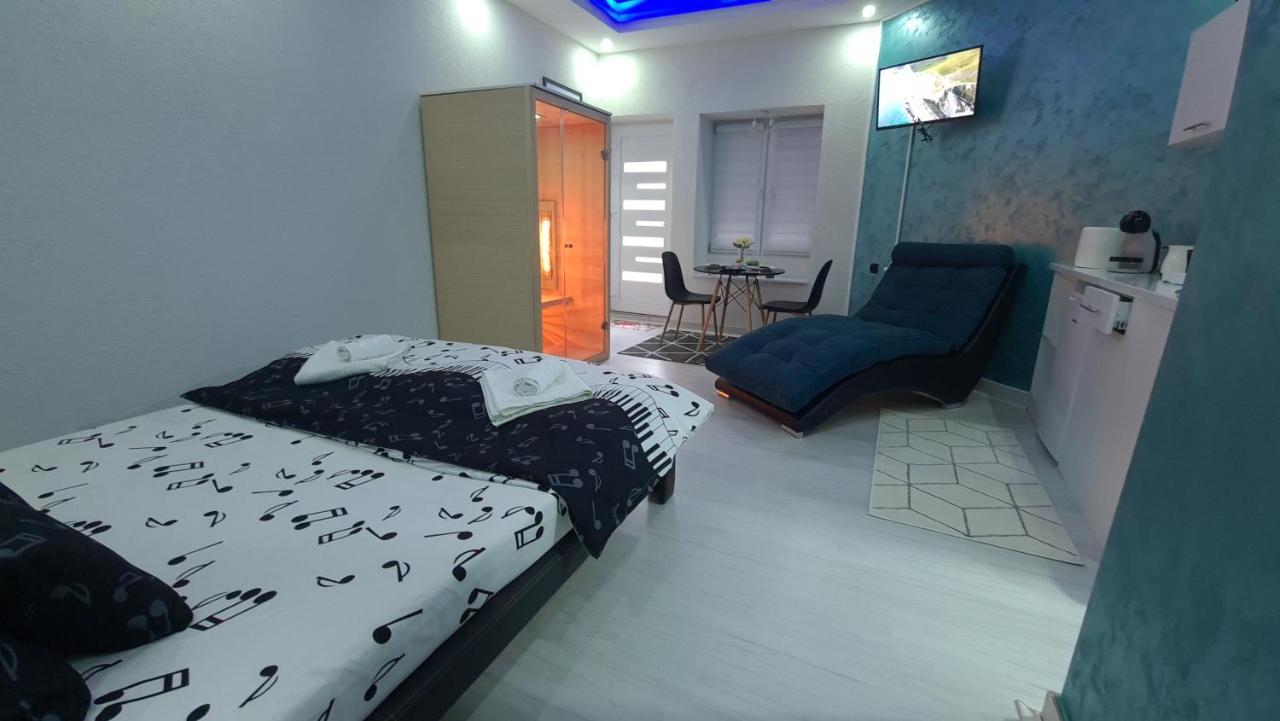 Apartman Melody Парачин Екстериор снимка